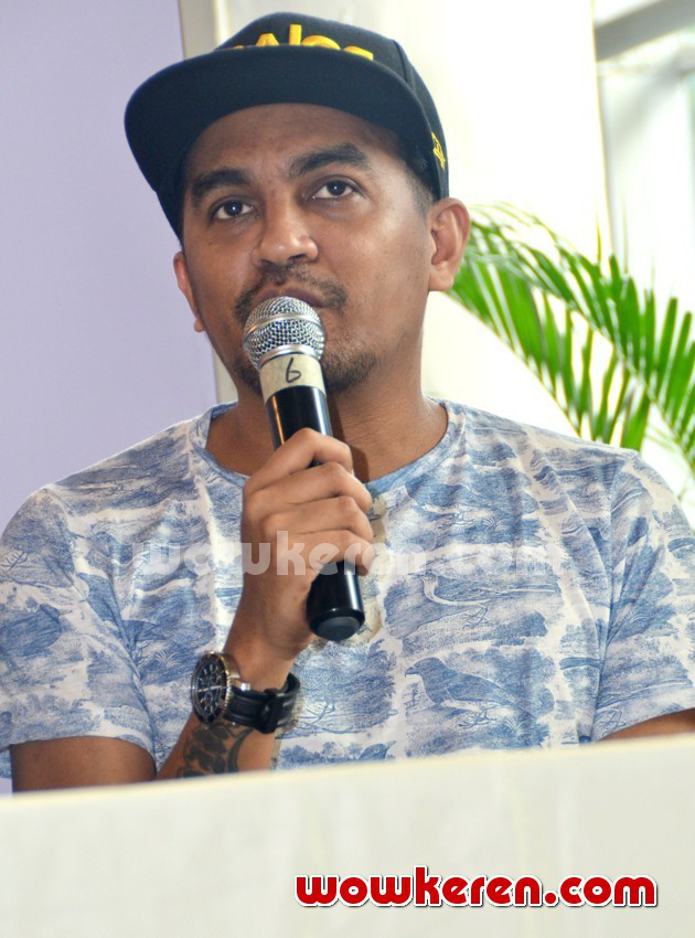 Gambar Foto Glenn Fredly di Syukuran Film 'Filosofi Kopi'