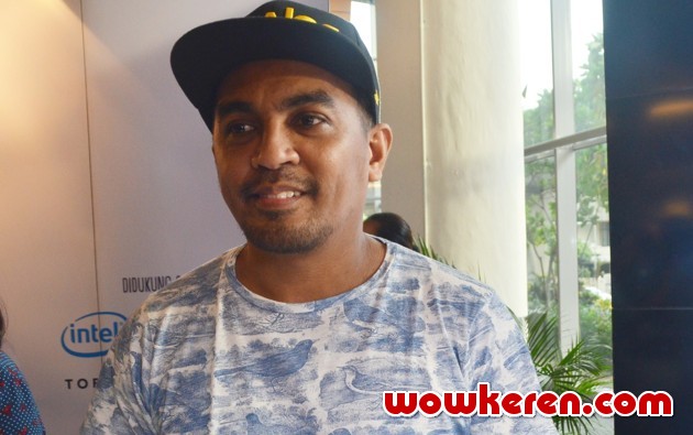 Gambar Foto Glenn Fredly di Syukuran Film 'Filosofi Kopi'