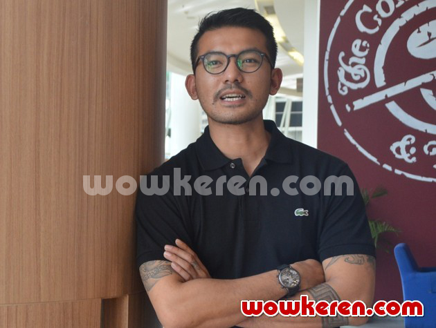Gambar Foto Rio Dewanto di Syukuran Film 'Filosofi Kopi'