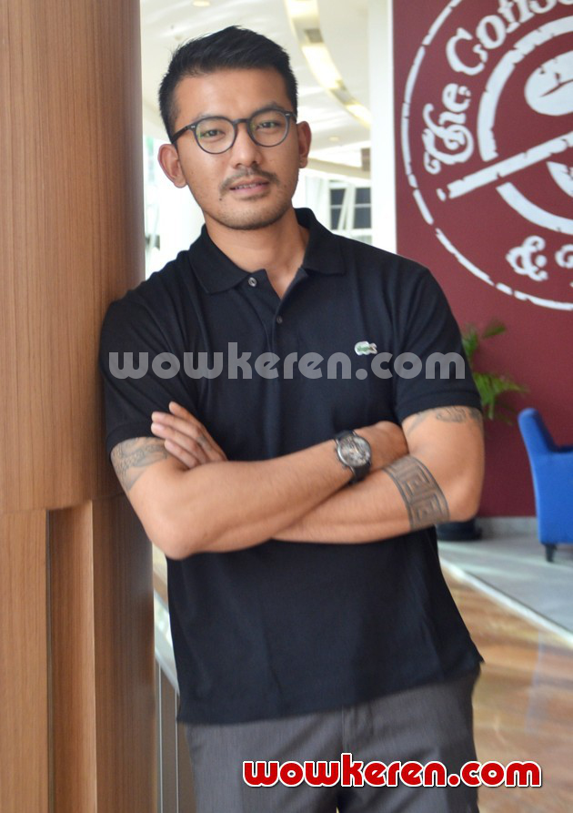 Gambar Foto Rio Dewanto di Syukuran Film 'Filosofi Kopi'