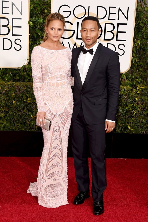 Gambar Foto Chrissy Teigen dan John Legend di Red Carpet Golden Globe Awards 2015