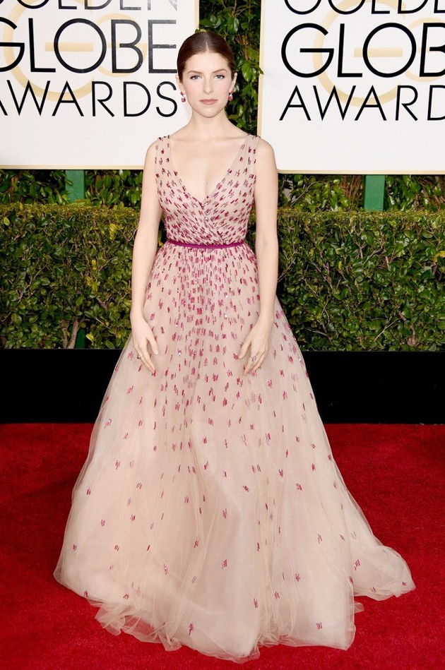 Foto Anna Kendrick di Red Carpet Golden Globe Awards 2015