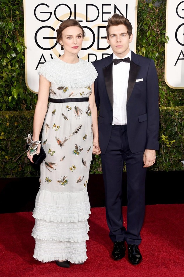 Gambar Foto Keira Knightley dan James Righton di Red Carpet Golden Globe Awards 2015