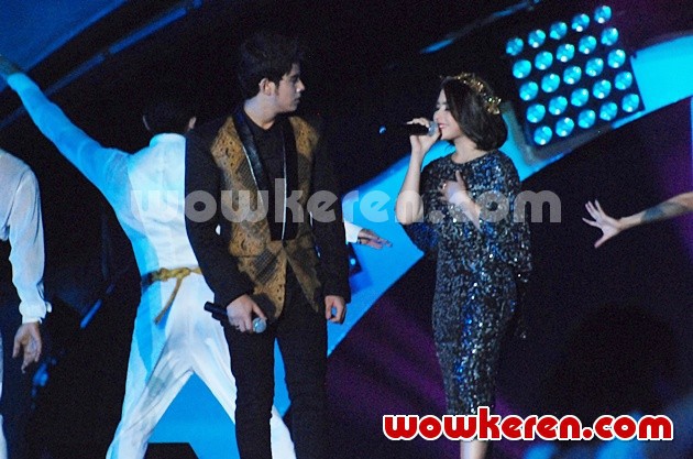 Gambar Foto Aliando dan Prilly Latuconsina Duet di Konser Raya '20 Tahun Indosiar'