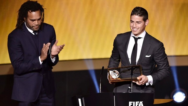 Gambar Foto James Rodriguez Raih Piala FIFA Puskas Award