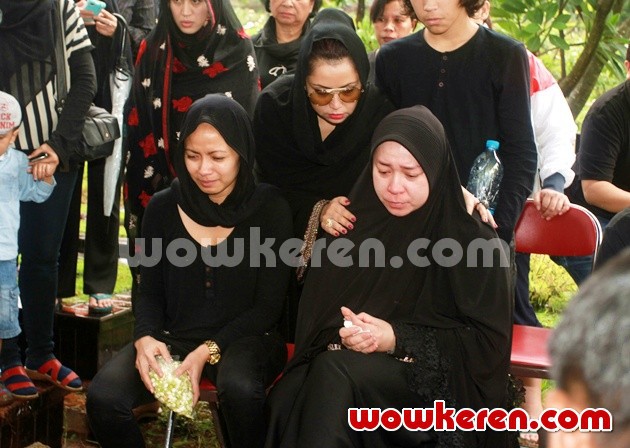 Gambar Foto Melly Goeslaw Ditemui di Kediamannya