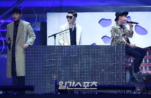 Gambar Foto Penampilan Epik High di Golden Disk Awards 2015