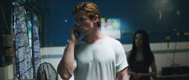Gambar Foto Akting Chris Hemsworth Sebagai Nicholas Hathaway di Film 'Blackhat'