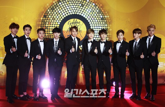 Gambar Foto EXO di Red Carpet Golden Disk Awards 2015