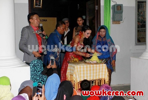 Gambar Foto Cynthiara Alona Resmikan PT Kejayaan Indah Alona