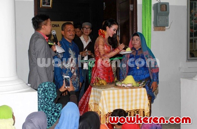 Gambar Foto Cynthiara Alona Resmikan PT Kejayaan Indah Alona