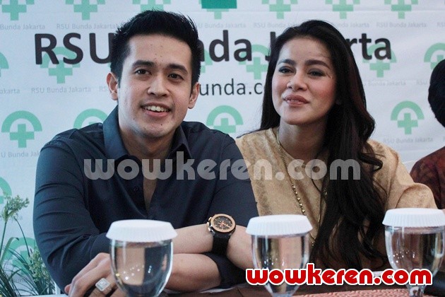Gambar Foto Aufar Hutapea dan Olla Ramlan Bahagia Dikaruniai Seorang Putri
