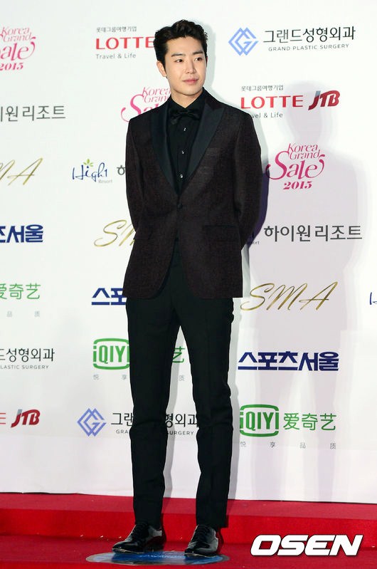 Gambar Foto Park Min Woo di Red Carpet Seoul Music Awards 2015