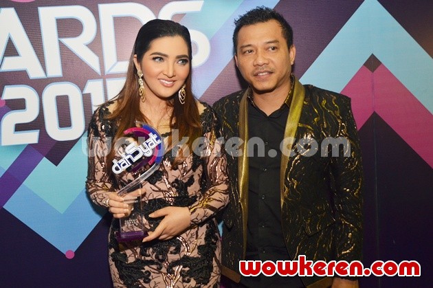 Gambar Foto Ashanty dan Anang Hermansyah Raih Penghargaan Pasangan Terdahsyat (Berdasar Media Sosial)
