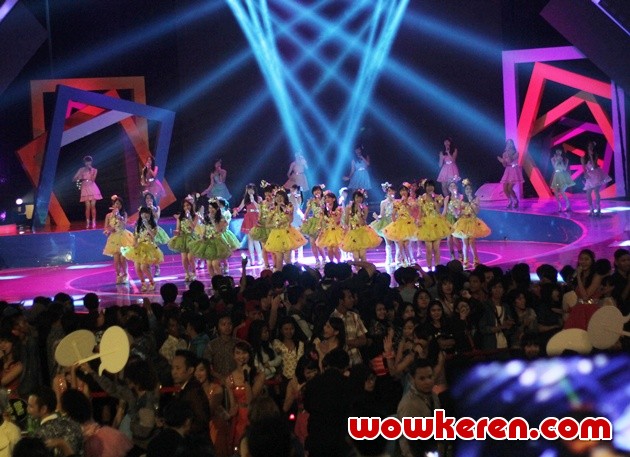 Gambar Foto JKT48 Semarakkan Panggung Dahsyatnya Awards 2015