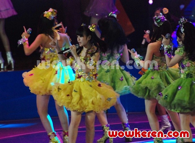 Gambar Foto Penampilan JKT48 di Dahsyatnya Awards 2015