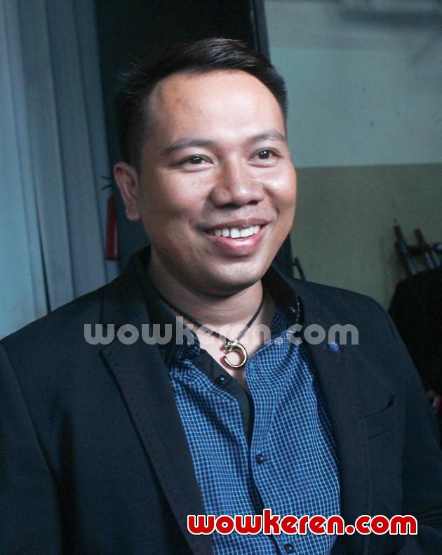Gambar Foto Vicky Prasetyo Saat Ditemui di Studio Palem, Jakarta