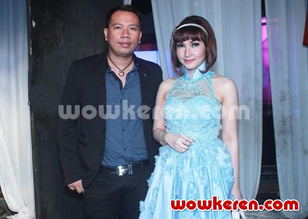 Gambar Foto Vicky Prasetyo dan Roro Fitria Saat Ditemui di Studio Palem, Jakarta