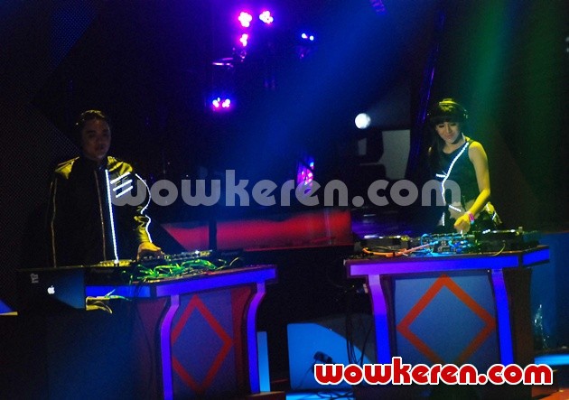 DJ Una: Berita, Foto, Video, Lirik Lagu, Profil & Bio | Halaman Utama