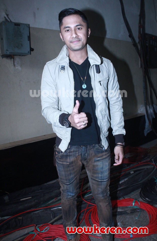 Gambar Foto Hengky Kurniawan Usai Syuting Program Talkshow 'Rumpi'