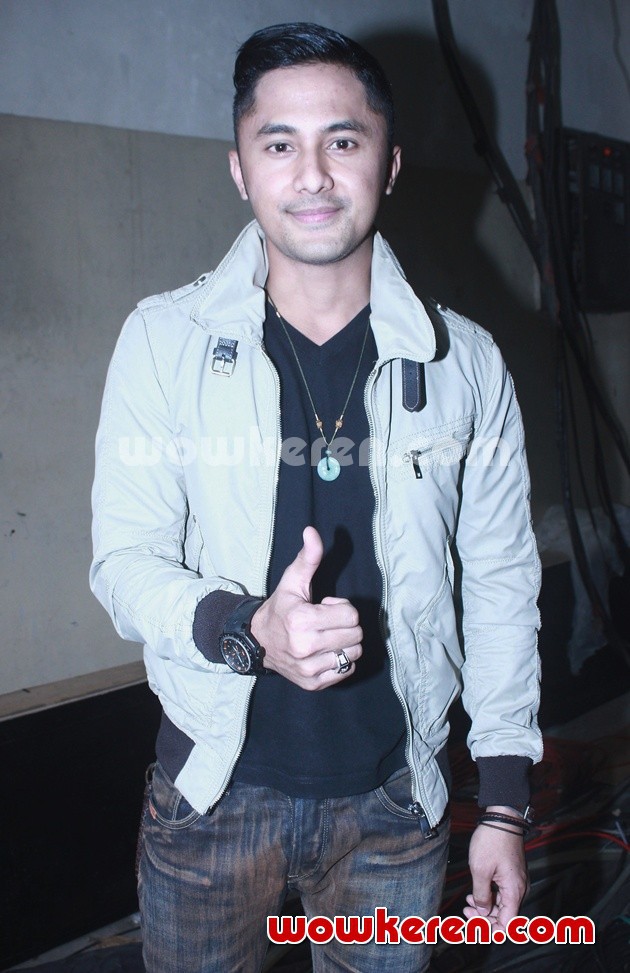 Gambar Foto Hengky Kurniawan Usai Syuting Program Talkshow 'Rumpi'