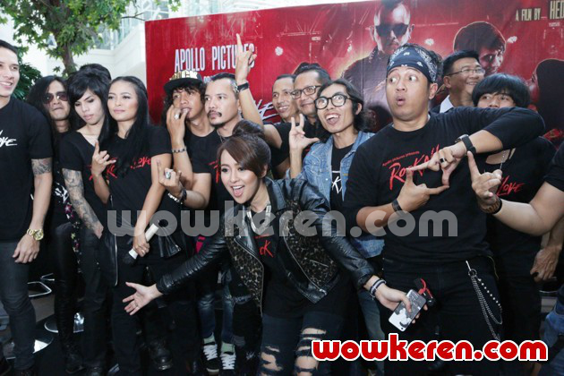 Gambar Foto Kotak dan Pemain Lain di Premiere Film 'Rock N Love'