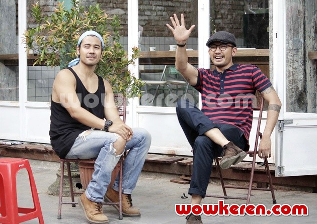 Gambar Foto Chico Jericho dan Rio Dewanto Syuting Film 'Filosofi Kopi'