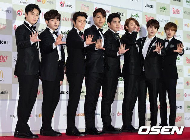 Gambar Foto Super Junior di Red Carpet Gaon Chart K-Pop Awards 2015
