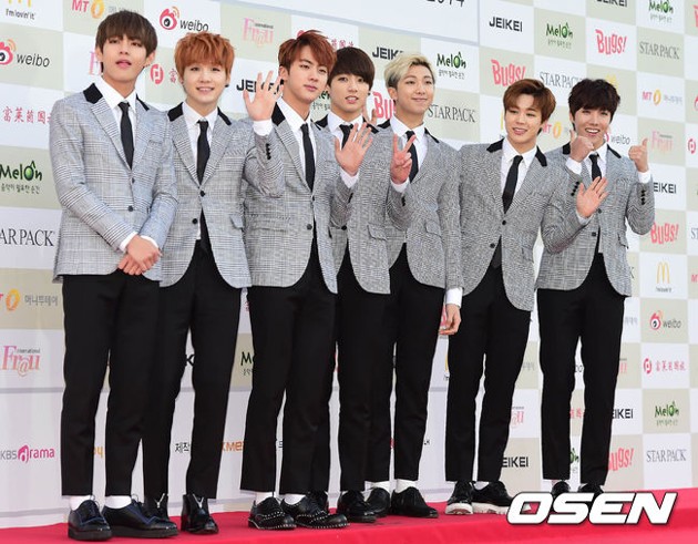 Gambar Foto Bangtan Boys di Red Carpet Gaon Chart K-Pop Awards 2015