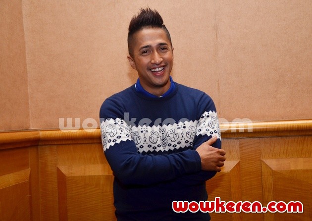 Gambar Foto Irfan Hakim di Press Conference Mark Plus Insight Survey Online Indonesia