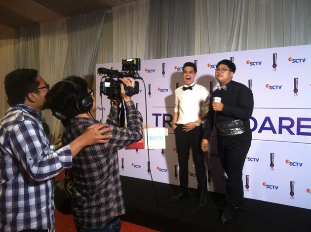 Gambar Foto Kevin Julio dan Ricky Cuaca di Red Carpet Infotainment Awards 2015