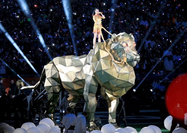 Foto Penampilan Katy Perry di Super Bowl 2015