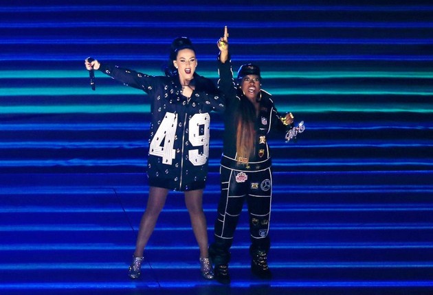Foto Penampilan Katy Perry dan Missy Elliott di Super Bowl 2015