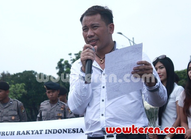 Gambar Foto Vicky Prasetyo Turut Serta dalam Aksi Damai KPK & Polri