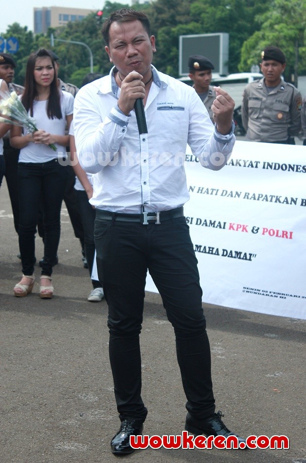 Gambar Foto Vicky Prasetyo Turut Serta dalam Aksi Damai KPK & Polri