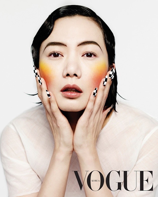 Gambar Foto Bae Doona di Majalah Vogue Edisi Februari 2015