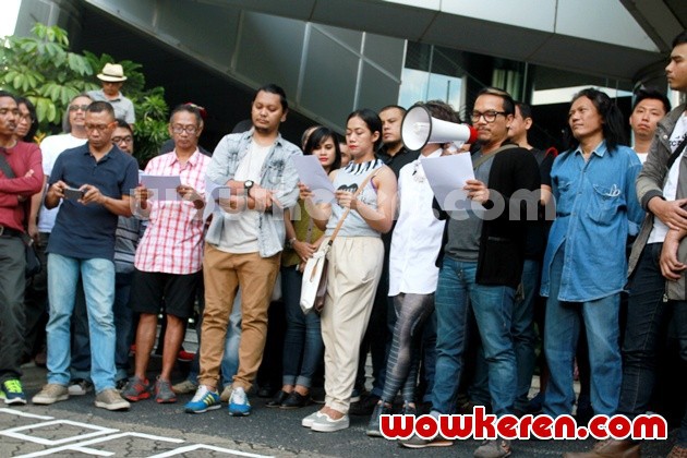 Gambar Foto Demo di Gedung Kementerian Pariwisata