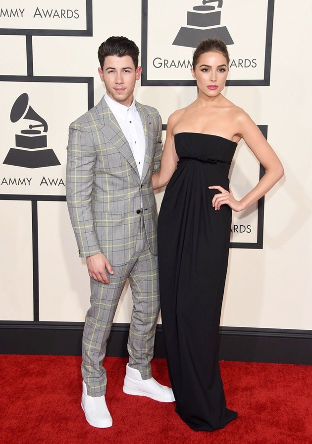 Gambar Foto Nick Jonas dan Olivia Culpo di Red Carpet Grammy Awards 2015