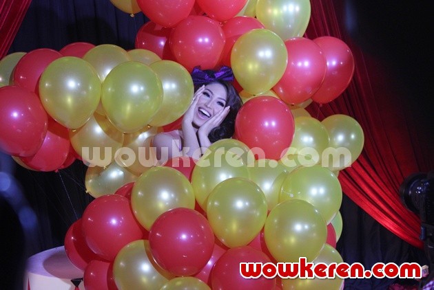 Gambar Foto Ayu Dewi Syuting Video Klip 'Hati yang Tepat'