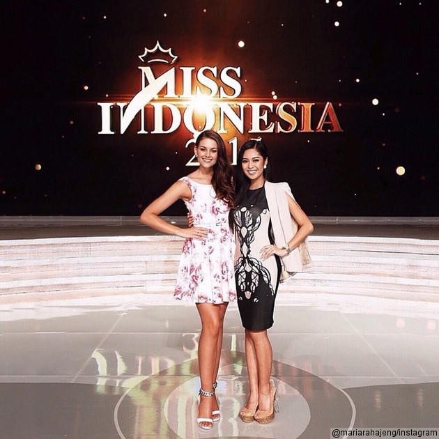 Gambar Foto Rolene Strauss Didampingi Maria Rahajeng Selama di Indonesia