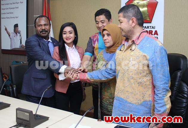 Gambar Foto Cita Citata Datangi Gedung DPR RI