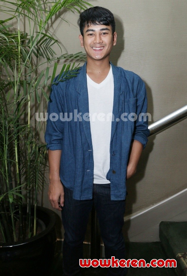 Gambar Foto Dwi Andhika Hadiri Premier Film 'Gue Bukan Poconggg'