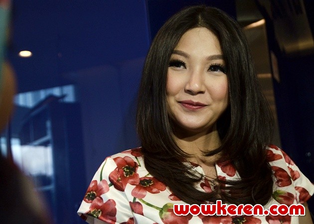 Gambar Foto Sarwendah Ditemui di Studio Global TV