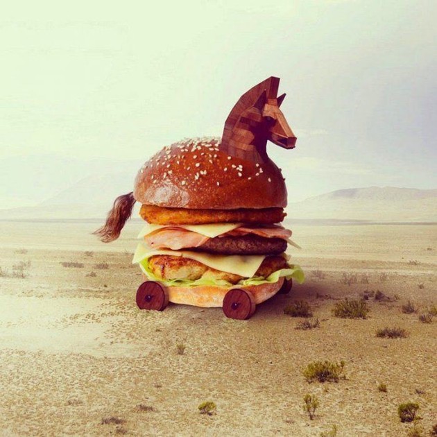 Gambar Foto Burger yang Dibentuk Menyerupai Kuda