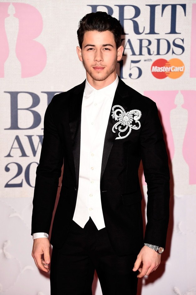 Gambar Foto Nick Jonas di Red Carpet BRIT Awards 2015