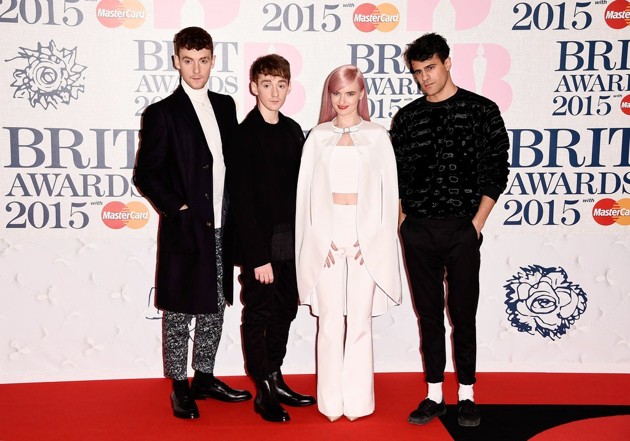 Gambar Foto Clean Bandit di Red Carpet BRIT Awards 2015