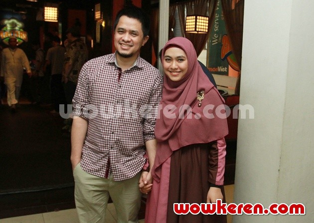 Gambar Foto Ory Vitrio dan Oki Setiana Dewi Ditemui di Kawasan Mampang