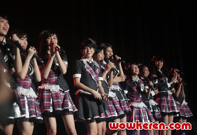 Gambar Foto Serunya Handshake Festival 'Kaze wa Fuiteiru - Angin Sedang Berhembus'