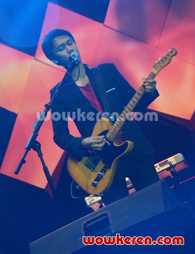 Gambar Foto Eross Candra Sheila On 7 di Java Jazz Festival Hari ke-1