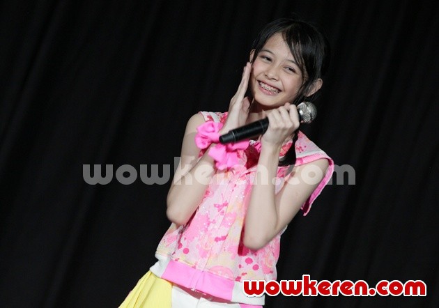 Gambar Foto Feni JKT48 di Pertunjukan Perdana Team T JKT48